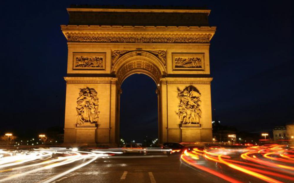 Arc de Triomphe de nuit Paris : 5 activités nocturnes à faire à l’approche de l’été
