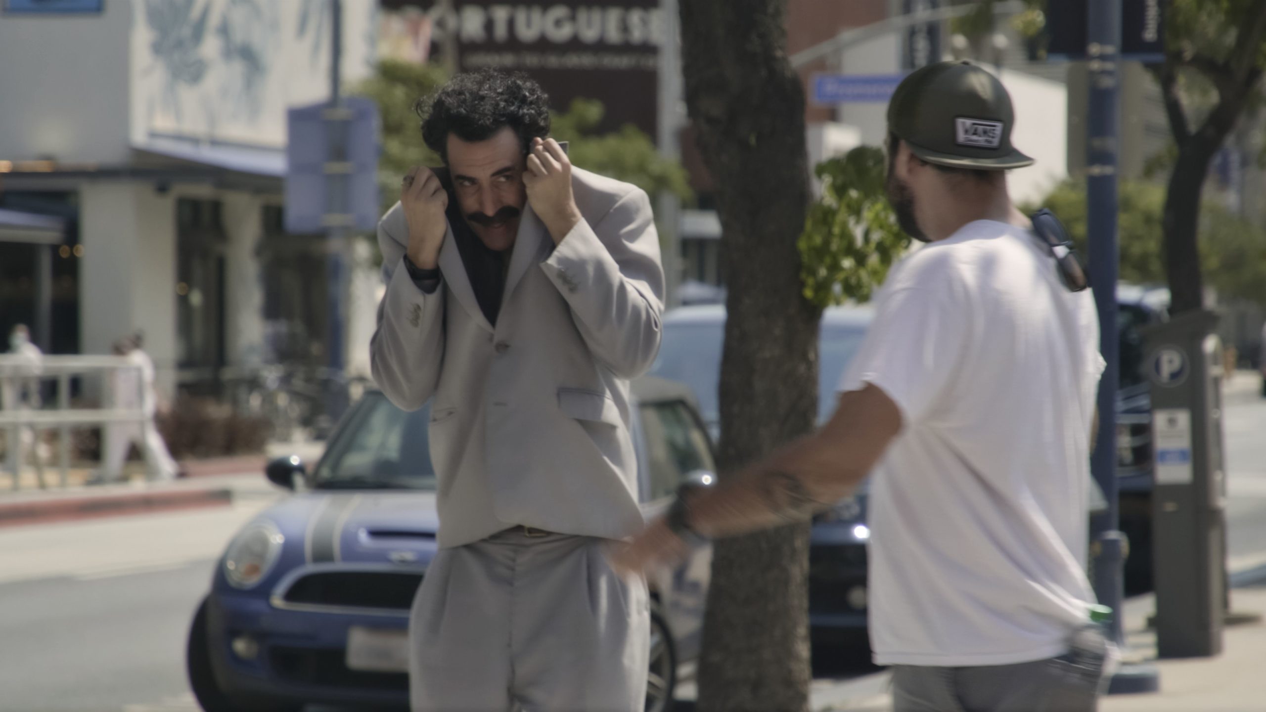 Critique "Borat 2" de Jason Woliner : Sacha Baron Cohen a réalisé la séquence de l'année 