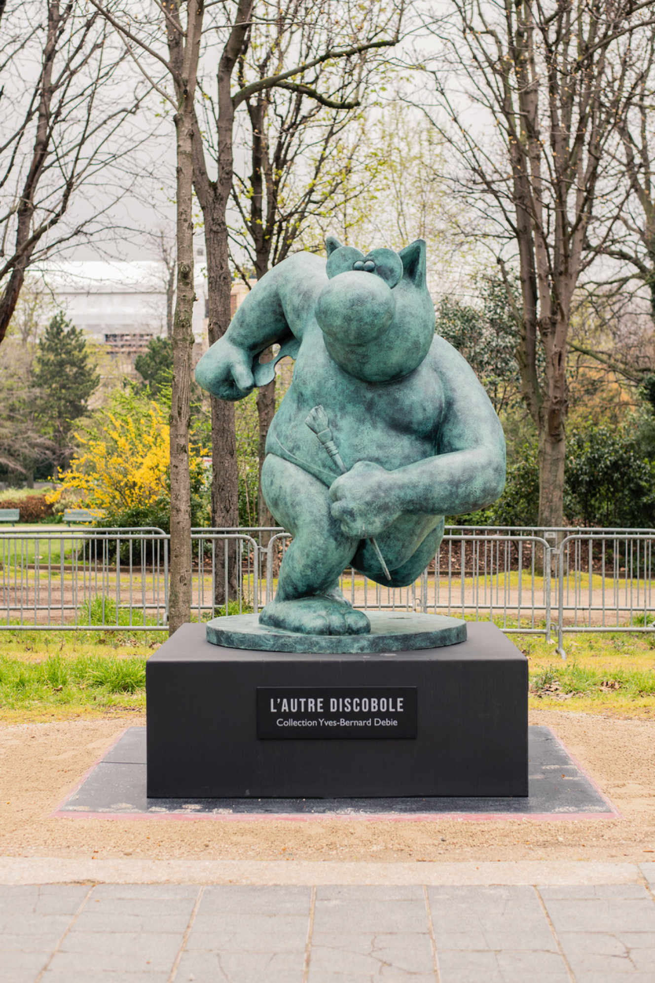 Vue de l'exposition « Le Chat déambule » de Philippe Geluck, Champs-Elysées, Paris, 2021.
